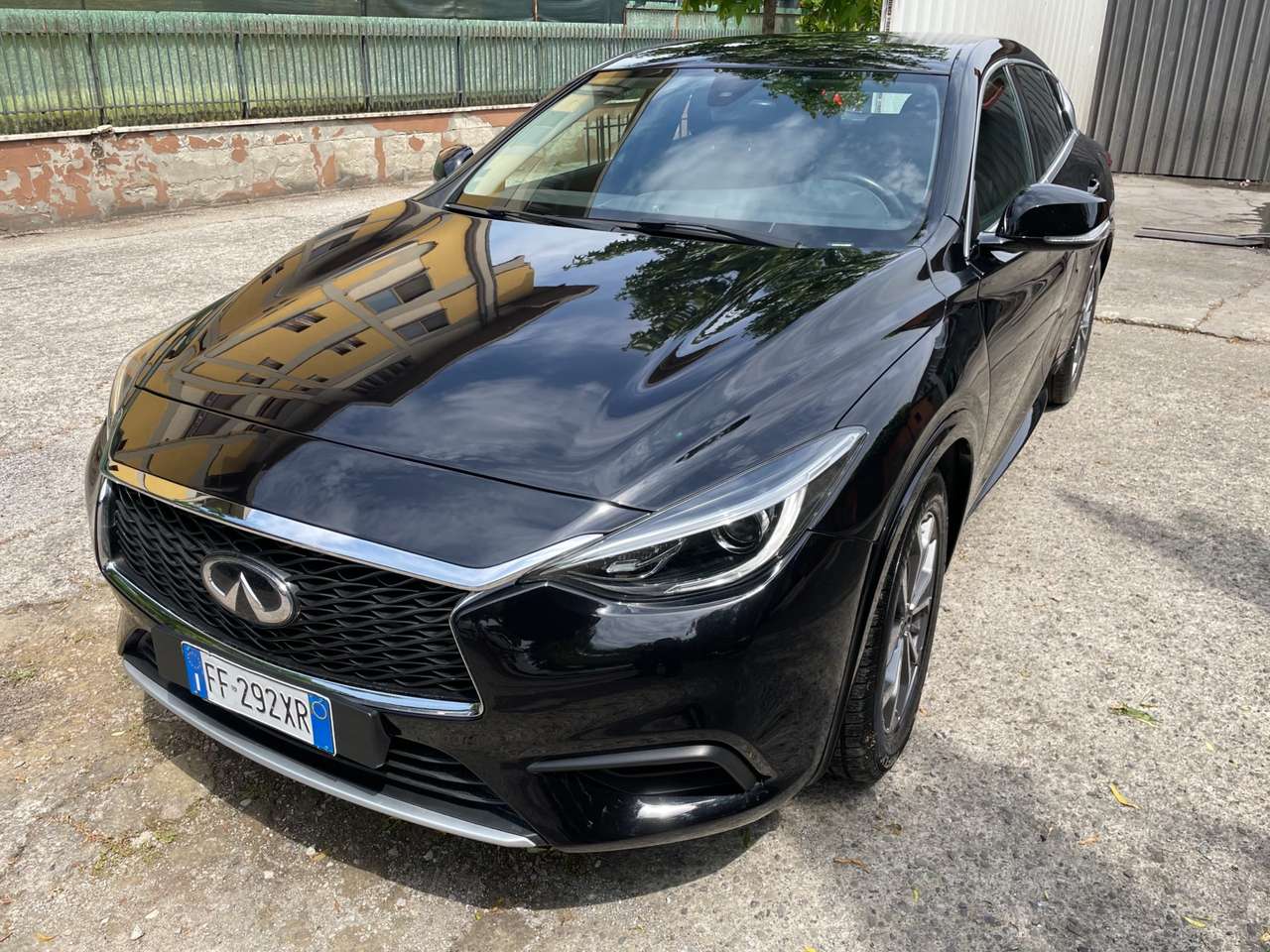 4635795  INFINITI Q30 1.5 diesel